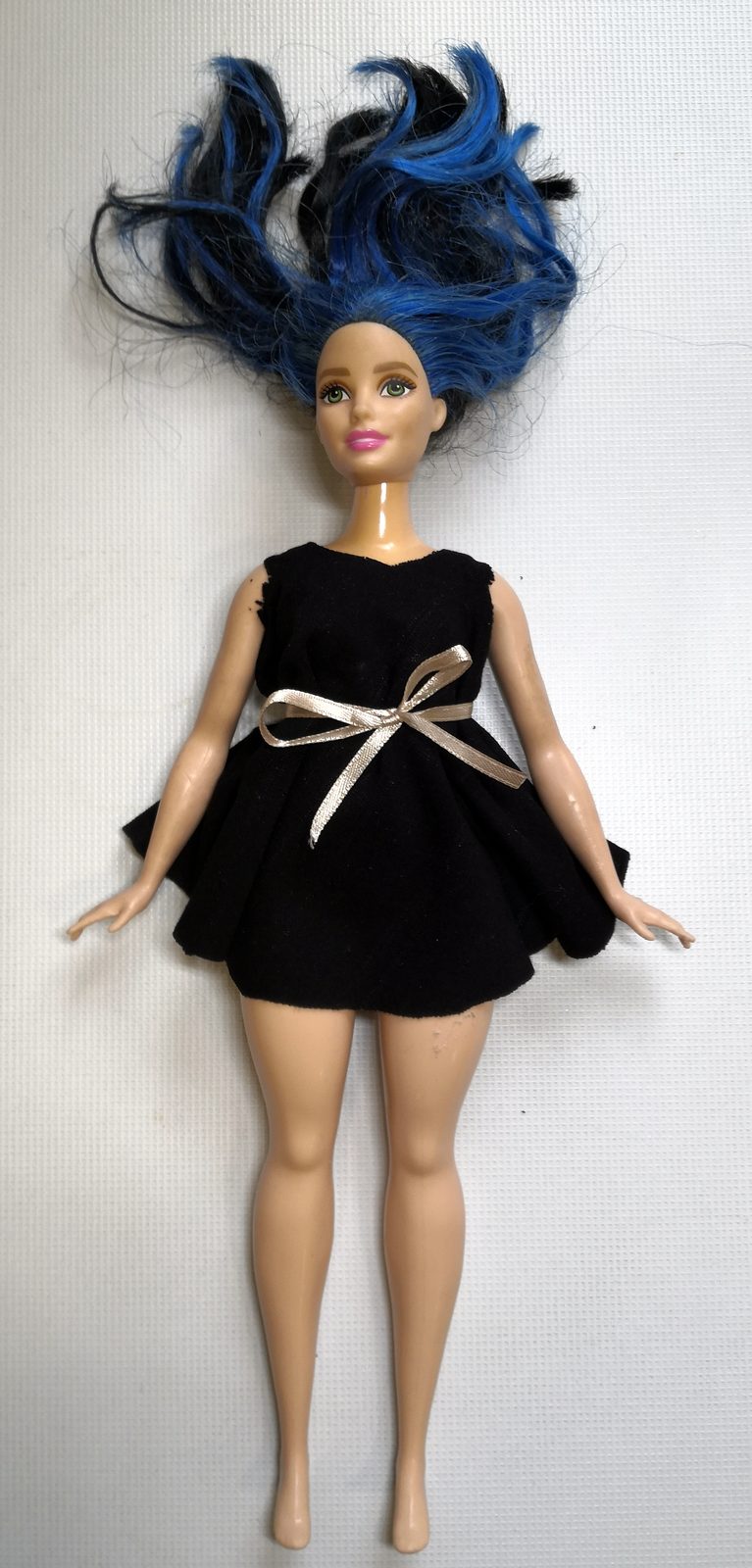 How to Make No-Sew Clothes for Barbie® and Other 11.5 Inch Dolls: Top, Skirt and 3 Dresses